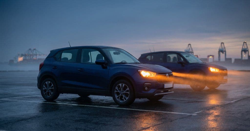 Audi Q3 против BMW X1 из Китая: какой компактный премиум-кроссовер выгоднее привезти в 2026 году