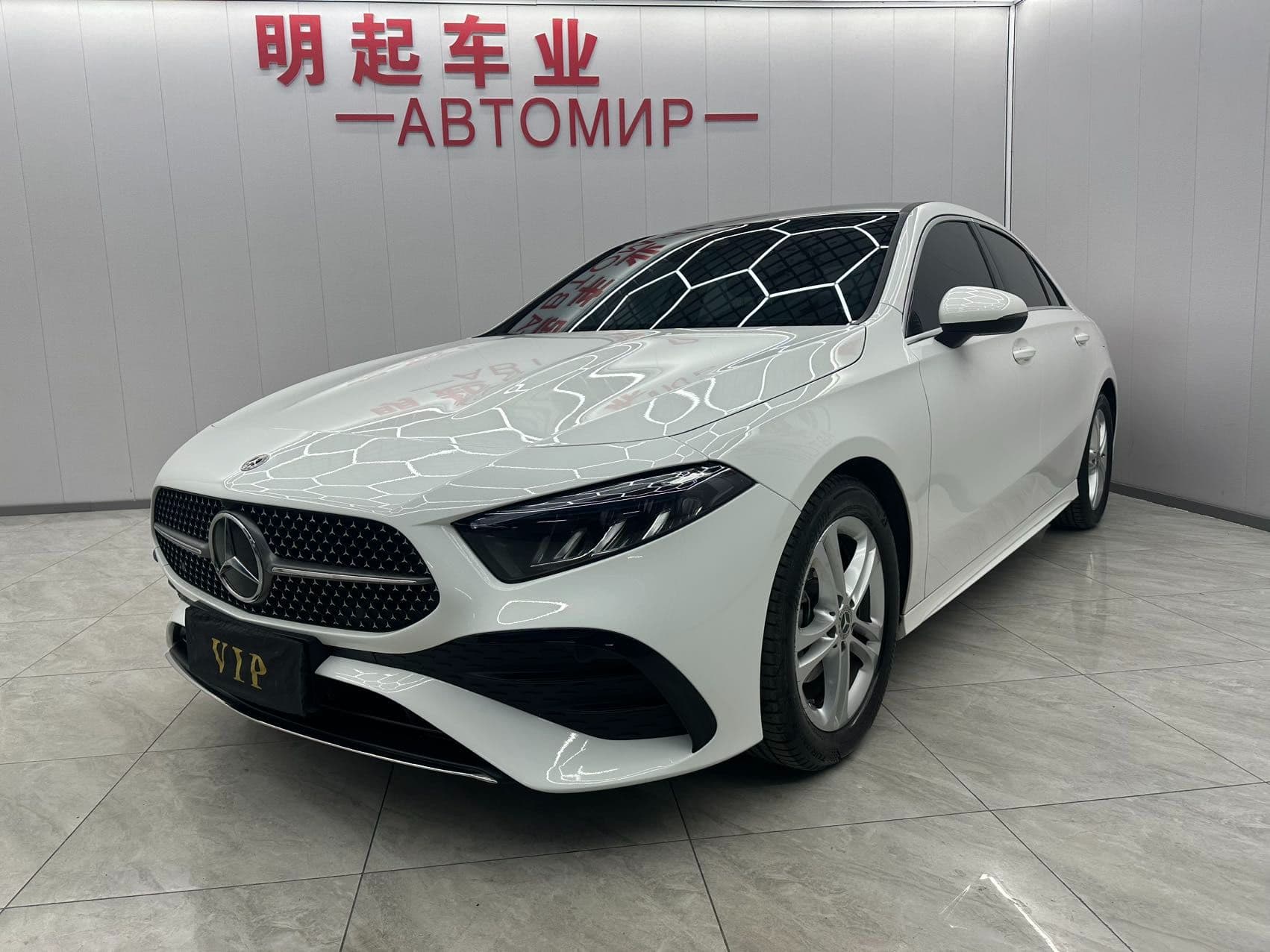 Mercedes-Benz A180L 2023