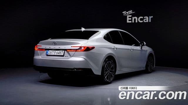 Toyota Camry 2025 — миниатюра 2