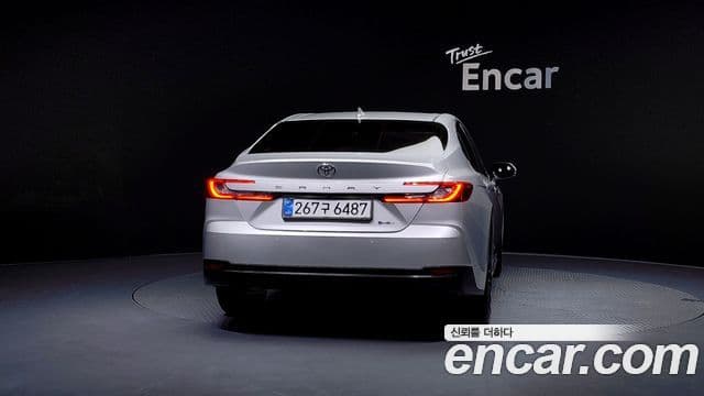Toyota Camry 2025 — миниатюра 4