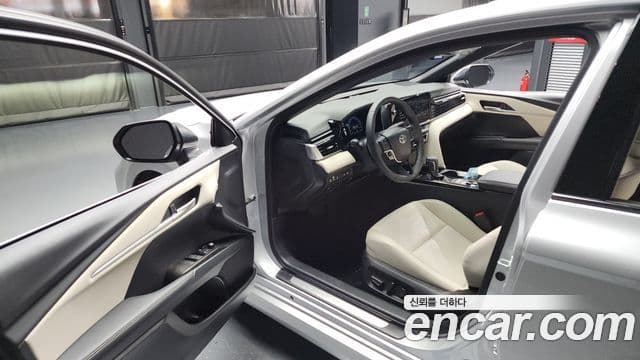 Toyota Camry 2025 — миниатюра 10