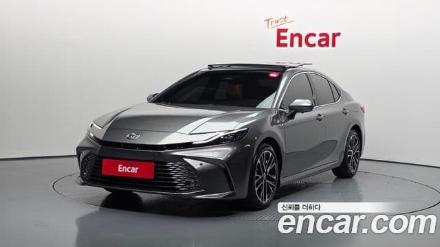 Toyota Camry 2025 — фото 1