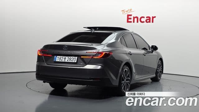 Toyota Camry 2025 — миниатюра 2