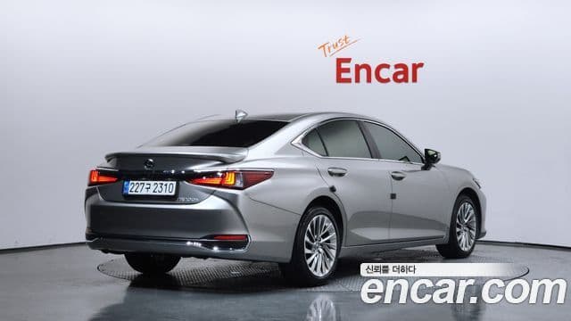 Lexus ES 2023 — миниатюра 2