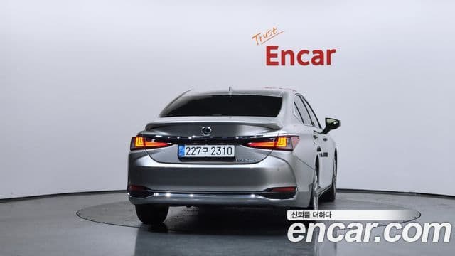 Lexus ES 2023 — миниатюра 4