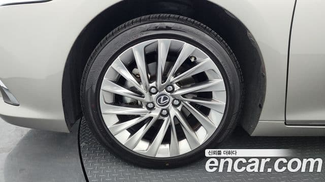 Lexus ES 2023 — миниатюра 5
