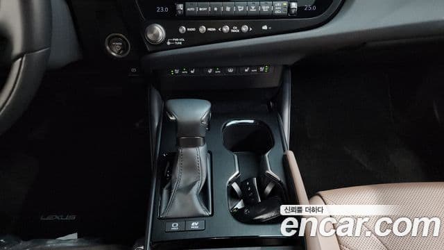 Lexus ES 2023 — миниатюра 9