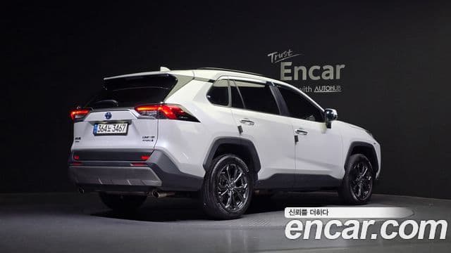 Toyota RAV4 2023 — миниатюра 2