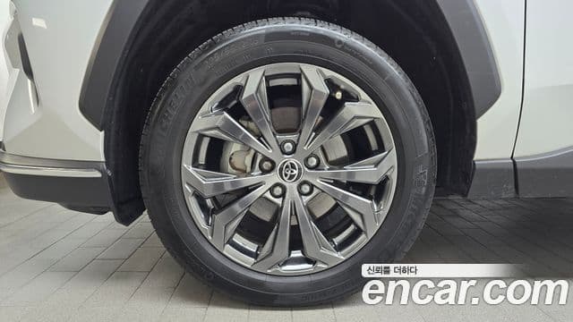 Toyota RAV4 2023 — миниатюра 5