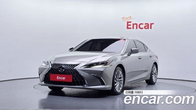 Lexus ES 2025