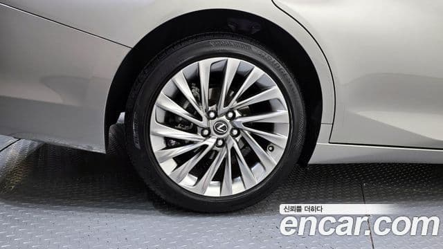 Lexus ES 2025 — миниатюра 5