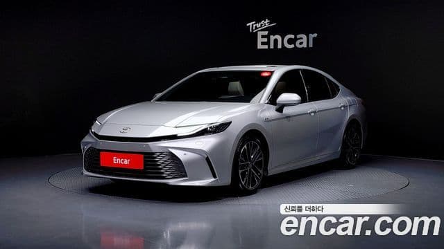 Toyota Camry 2025 — фото 1