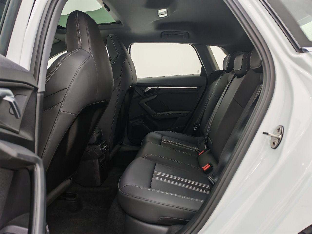 Audi A3 2023 — миниатюра 4