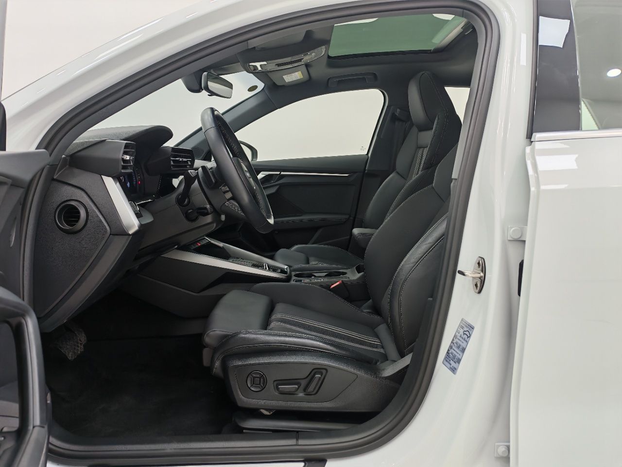 Audi A3 2023 — миниатюра 6