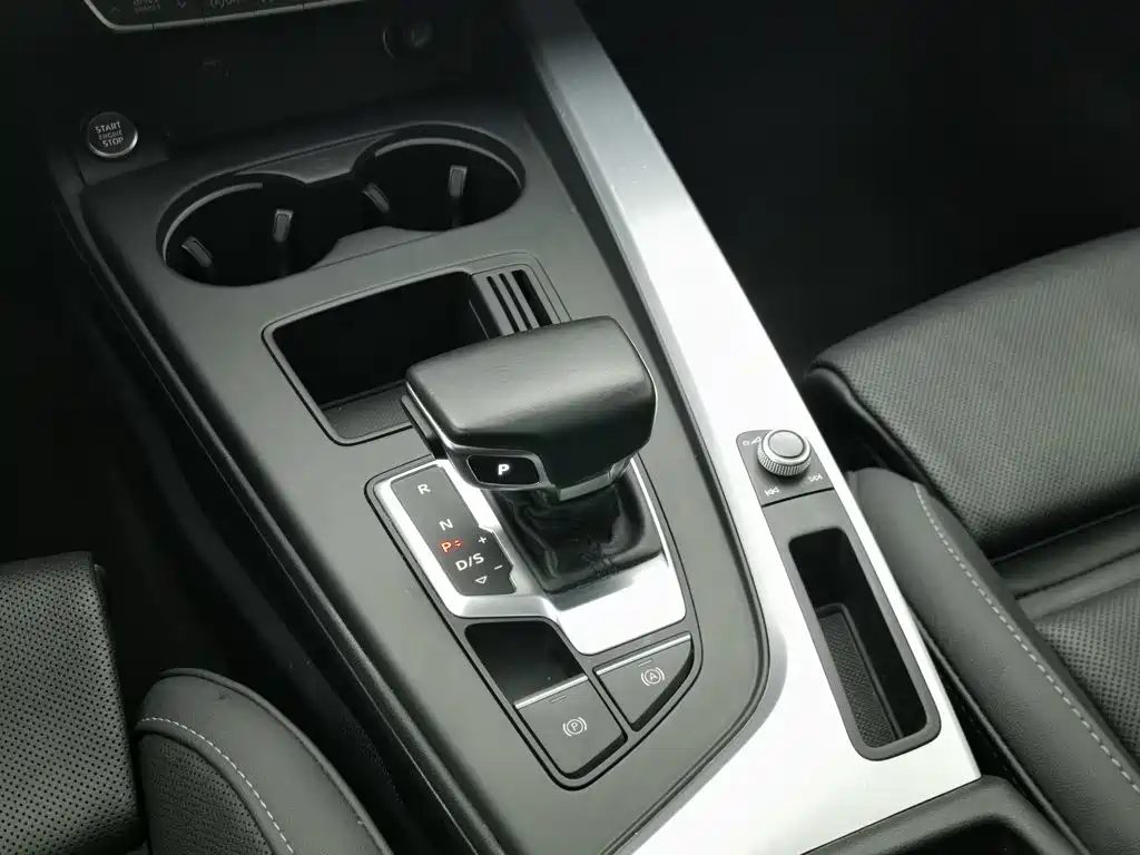 Audi A4L 2022 — миниатюра 13