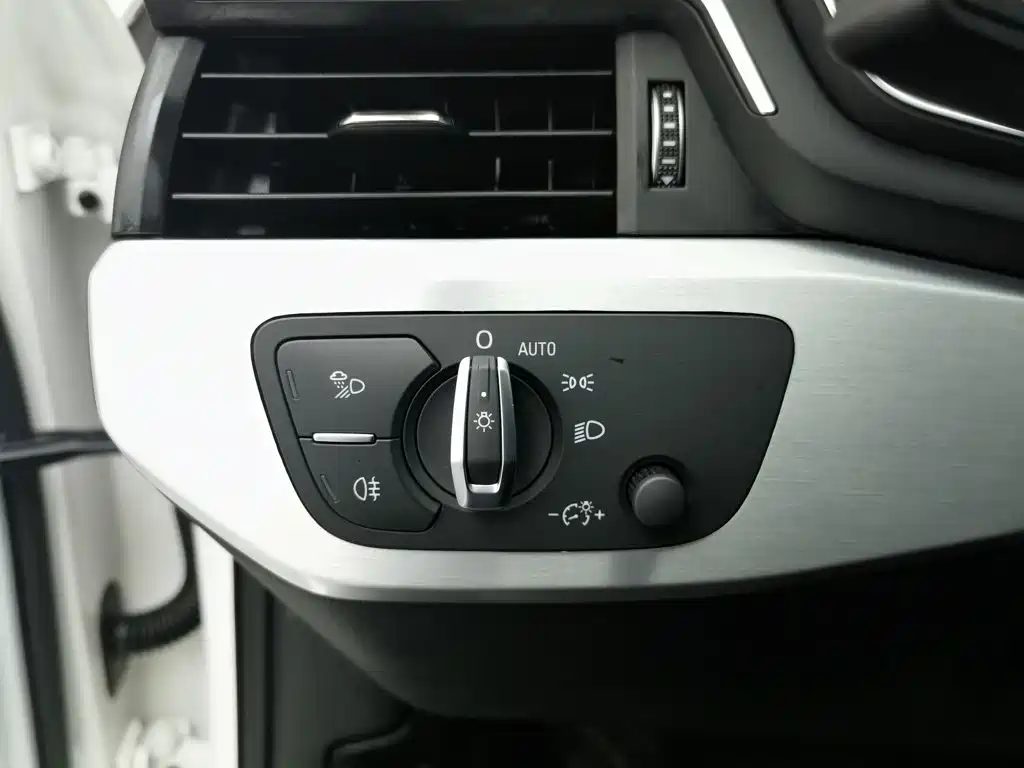 Audi A4L 2022 — миниатюра 19