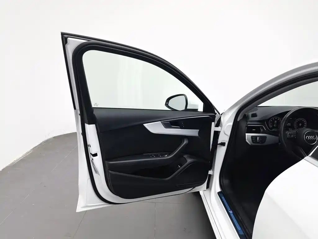 Audi A4L 2022 — миниатюра 8