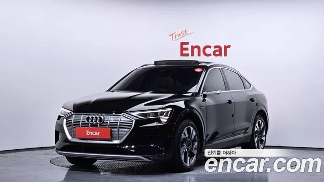 Audi e-tron 2021 — фото 1