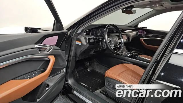 Audi e-tron 2021 — миниатюра 10