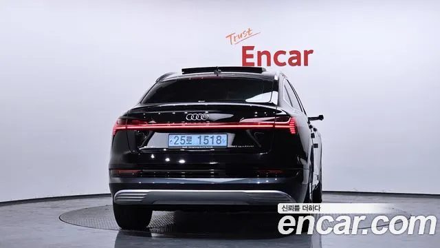 Audi e-tron 2021 — миниатюра 4