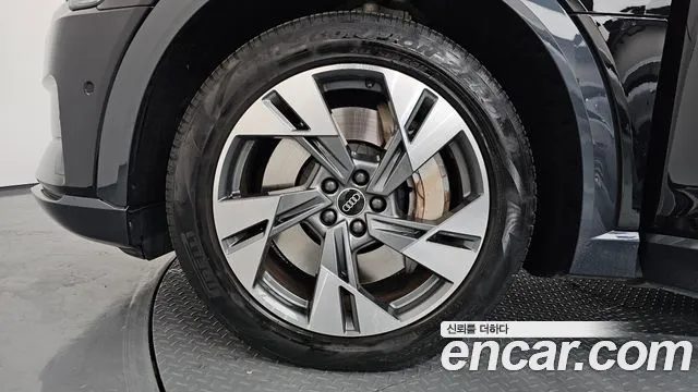 Audi e-tron 2021 — миниатюра 5