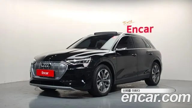 Audi e-tron 2021 — фото 1