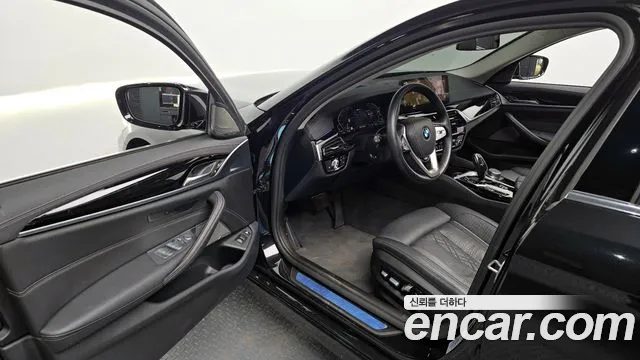 BMW 5 Series 2021 — миниатюра 10