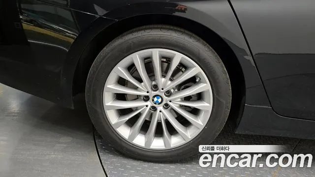 BMW 5 Series 2021 — миниатюра 5