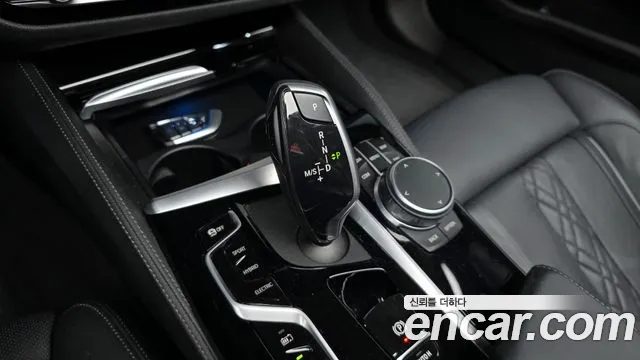 BMW 5 Series 2021 — миниатюра 9