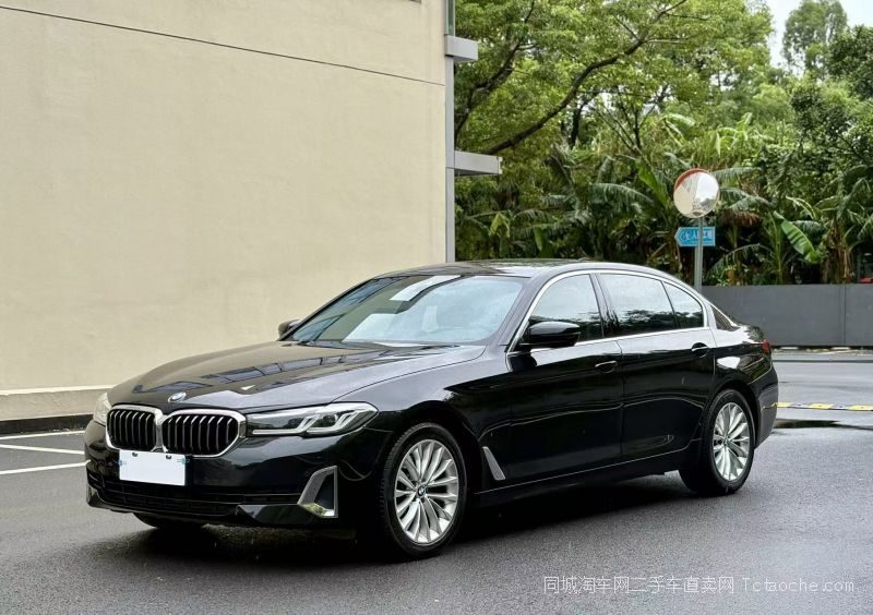 BMW 5 Series 2021 — фото 1