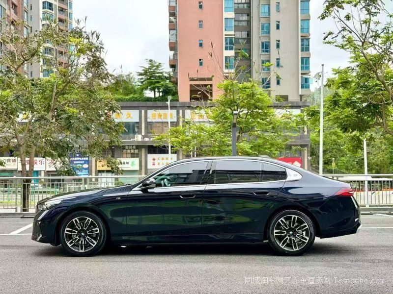 BMW 5 Series 2025 — миниатюра 5