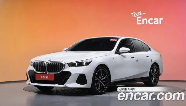 BMW 5 Series 2025 — фото 1