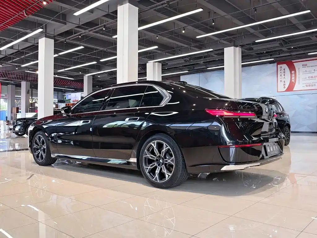BMW 7 Series 2023 — миниатюра 10