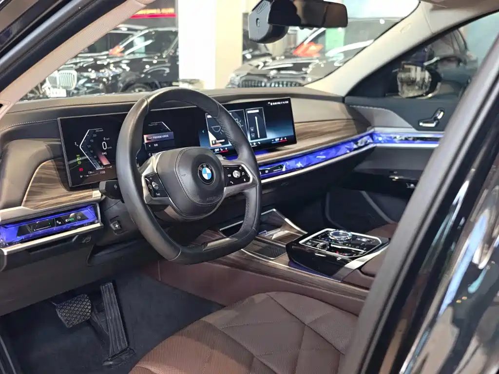 BMW 7 Series 2023 — миниатюра 23
