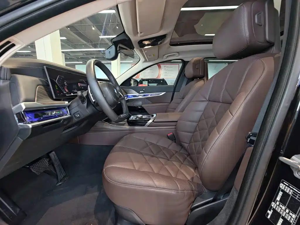 BMW 7 Series 2023 — миниатюра 24