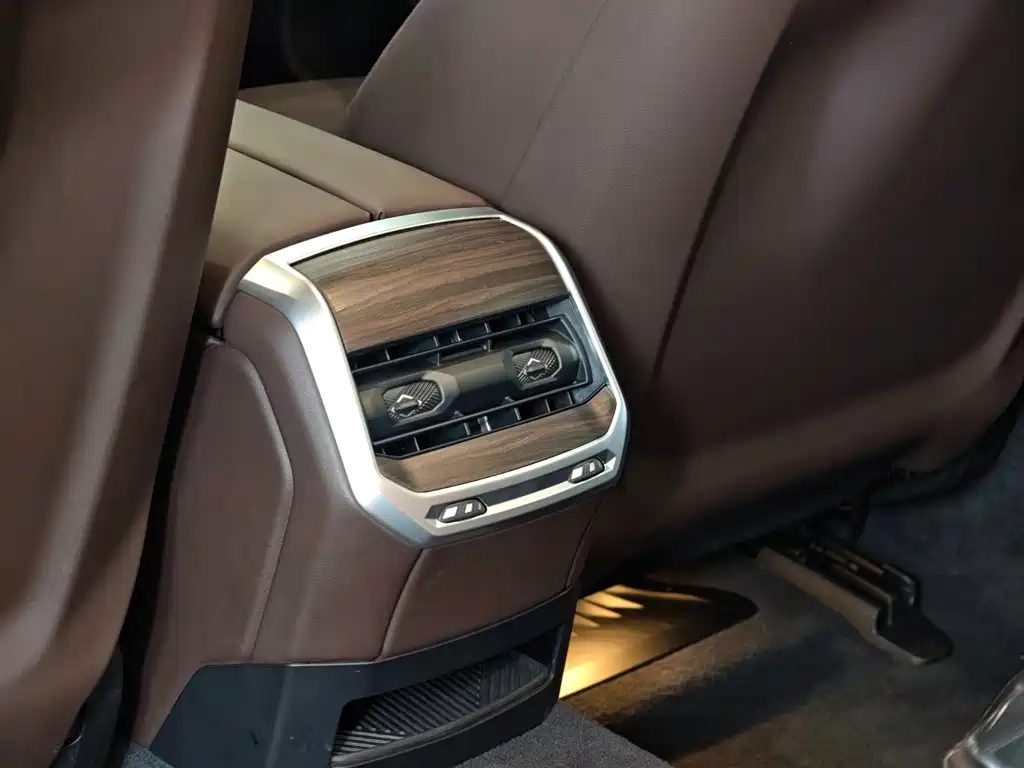 BMW 7 Series 2023 — миниатюра 35