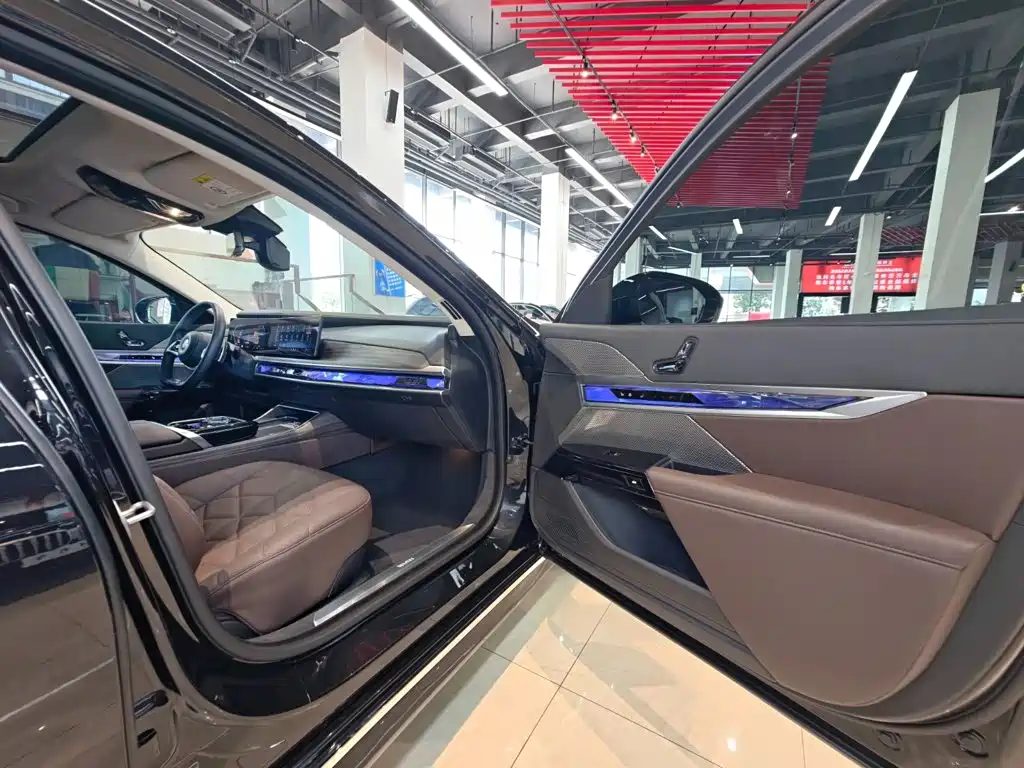 BMW 7 Series 2023 — миниатюра 37