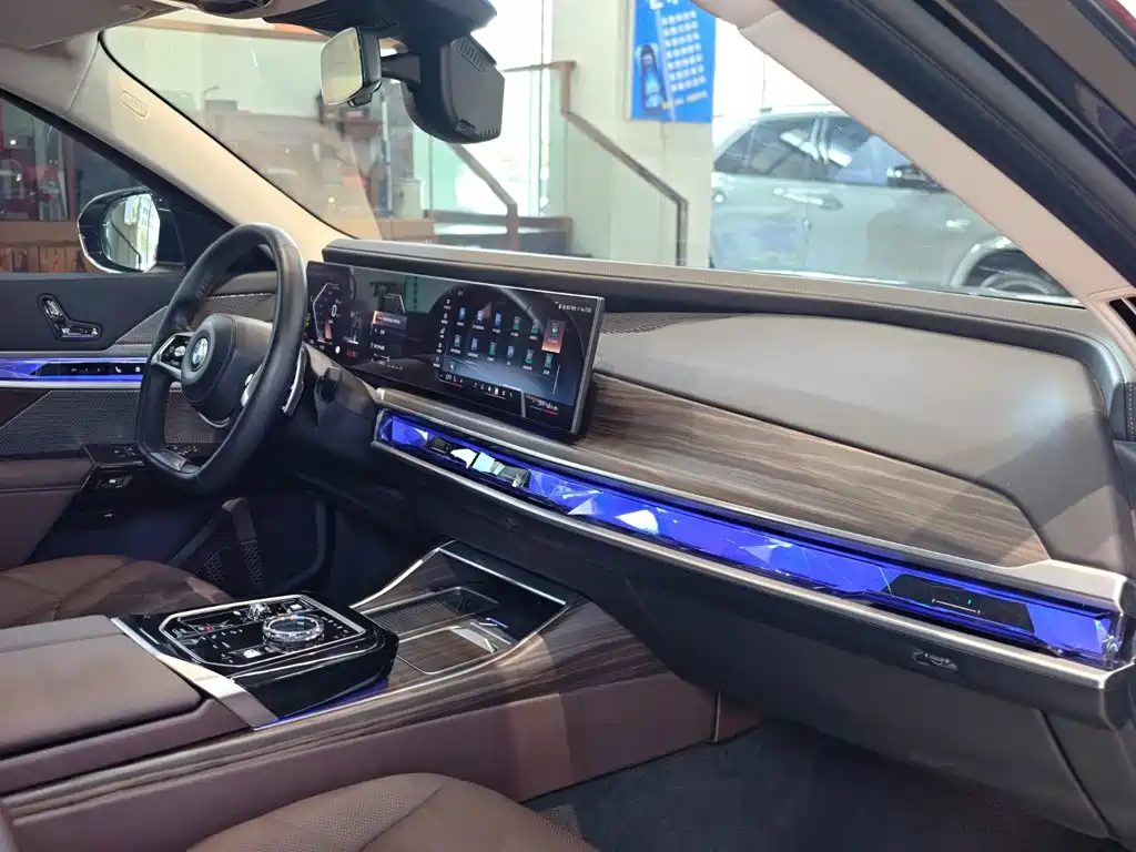 BMW 7 Series 2023 — миниатюра 38