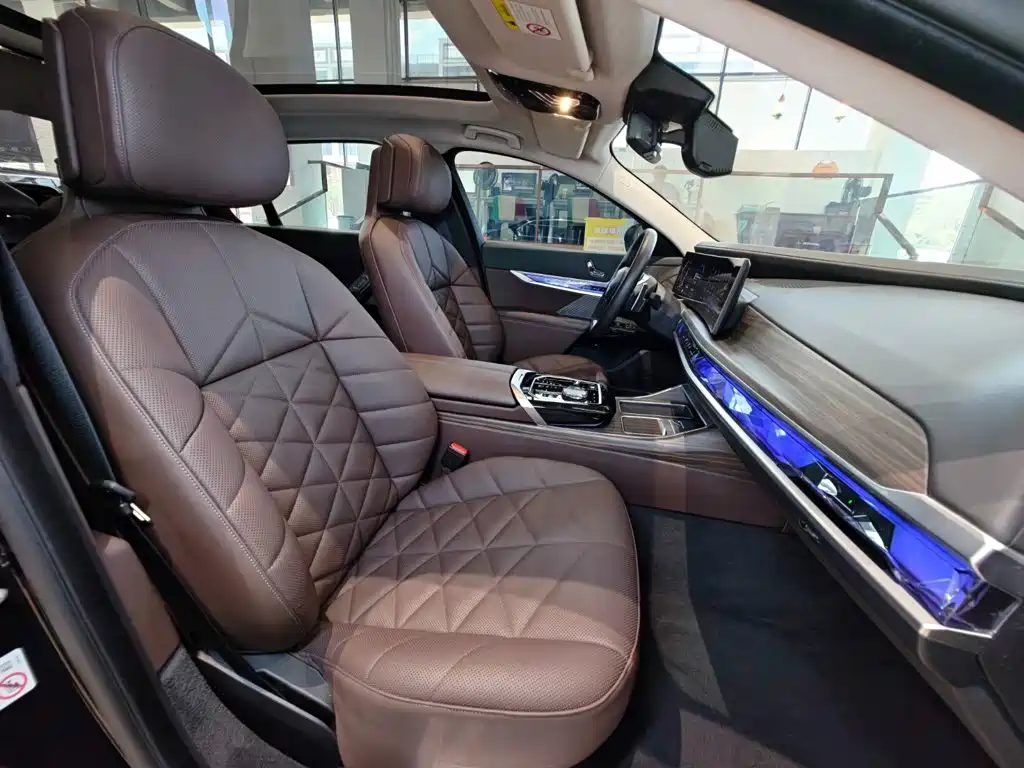 BMW 7 Series 2023 — миниатюра 39