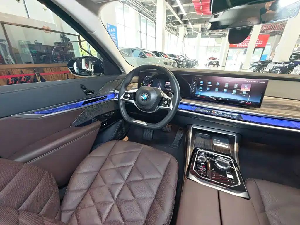 BMW 7 Series 2023 — миниатюра 42