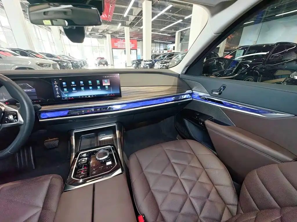 BMW 7 Series 2023 — миниатюра 43