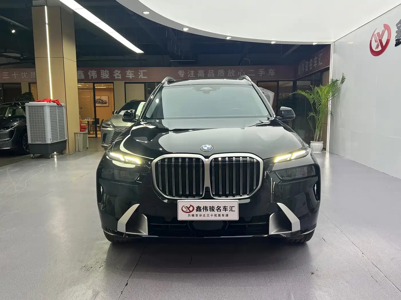 BMW X7 2023 — миниатюра 3