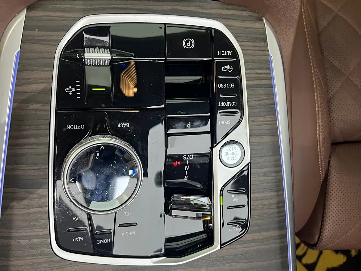 BMW X7 2023 — миниатюра 9