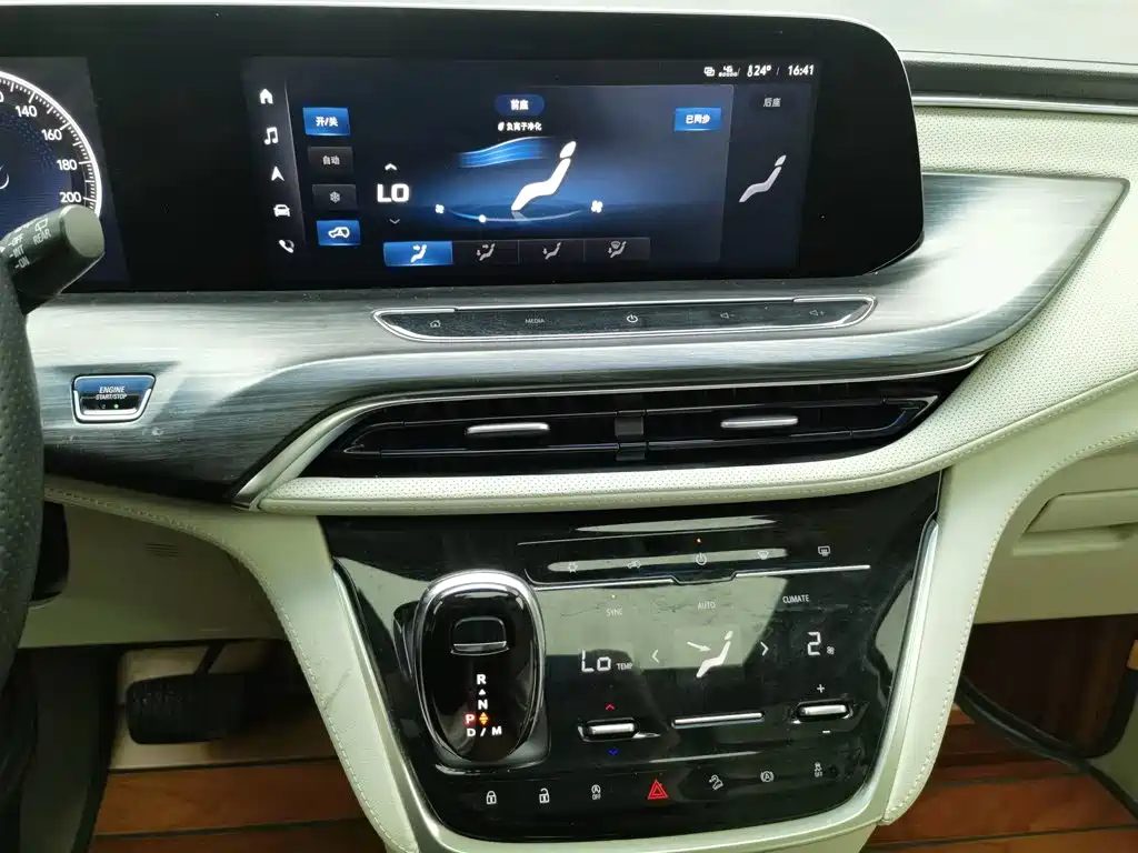 Buick GL8 2021 — миниатюра 12