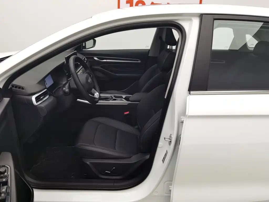 Geely Emgrand 2025 — миниатюра 10
