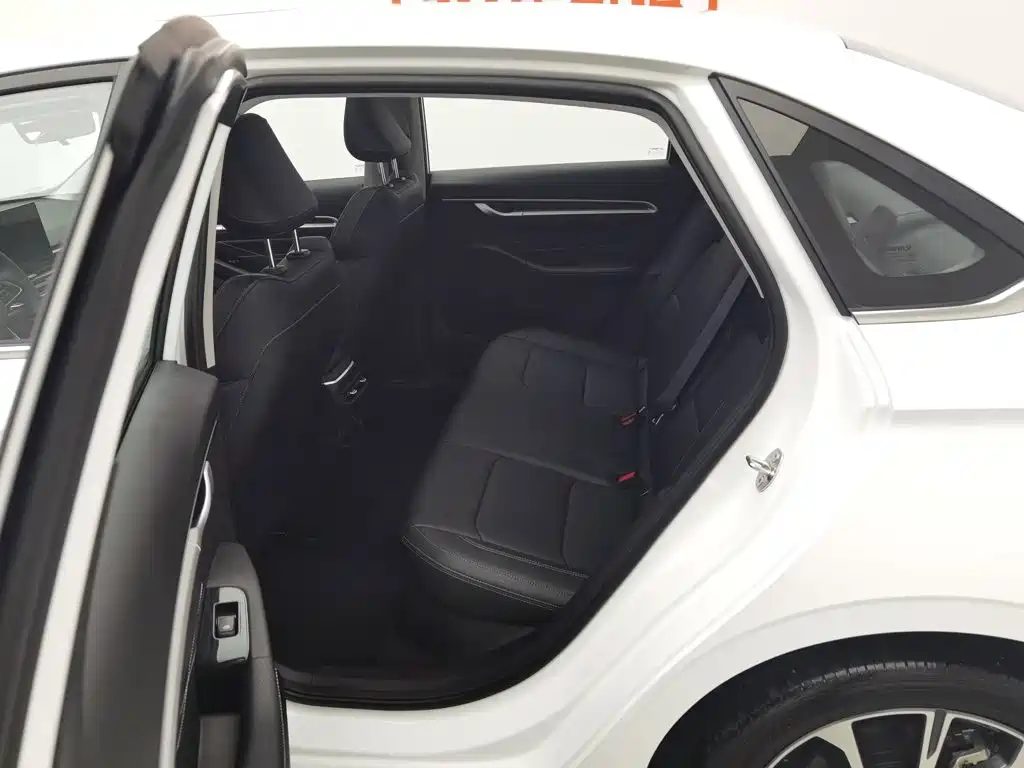 Geely Emgrand 2025 — миниатюра 15