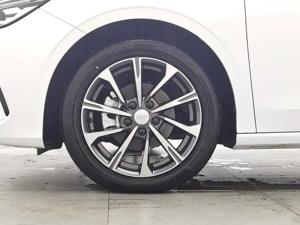 Geely Emgrand 2025 — миниатюра 17