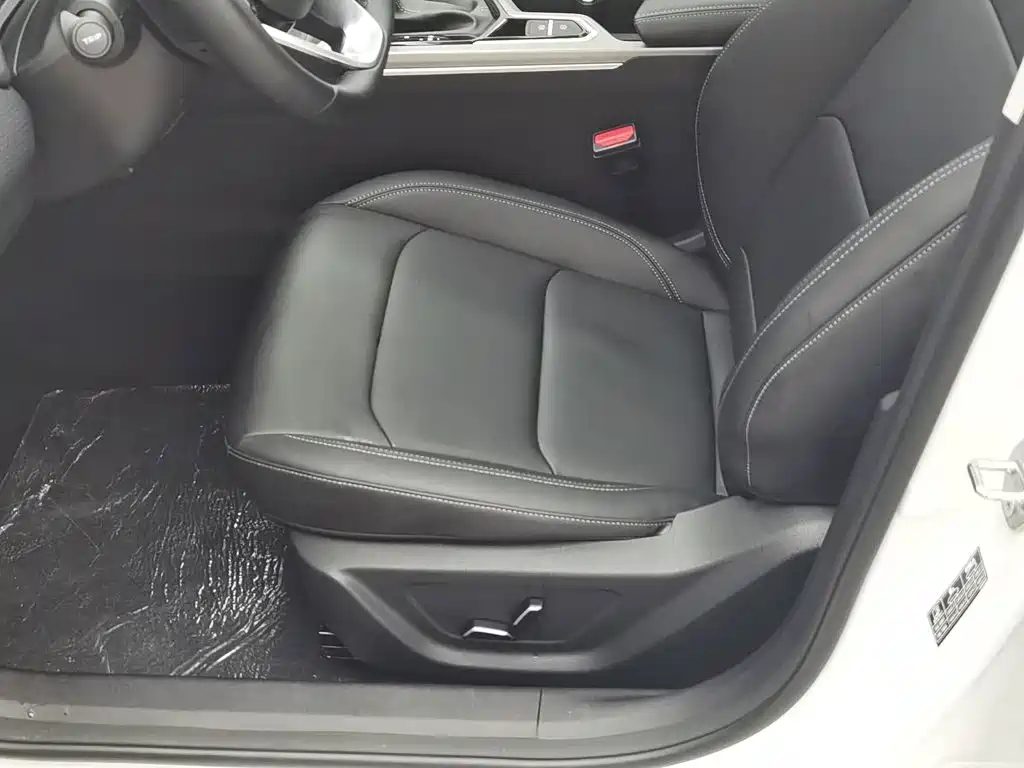 Geely Emgrand 2025 — миниатюра 19