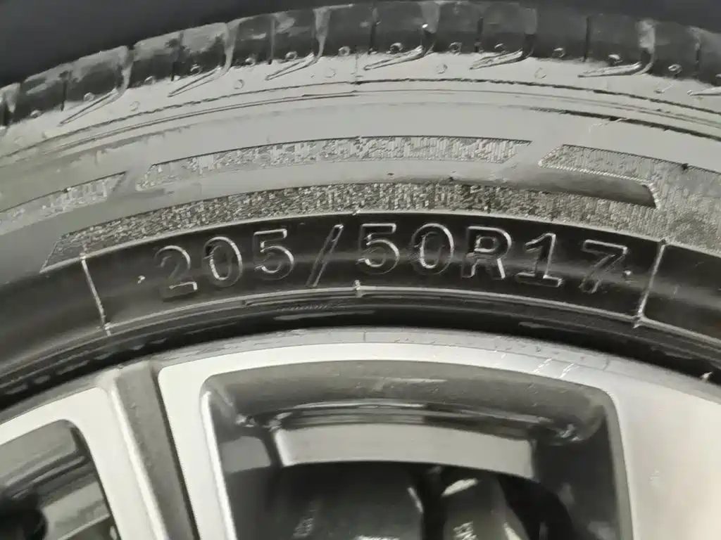 Geely Emgrand 2025 — миниатюра 23