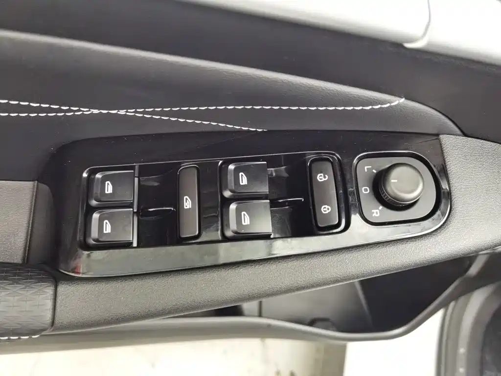 Geely Emgrand 2025 — миниатюра 9